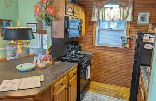 Colington Casa | Pet Friendly~Walk to the Beach or Sound~Bikes~Vintage and Original