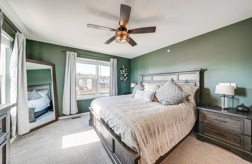 Warrenville Casa | Pet-Friendly Warrenville Townhome w/ Gas Grill!