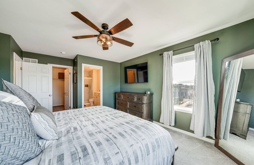 Warrenville Casa | Pet-Friendly Warrenville Townhome w/ Gas Grill!