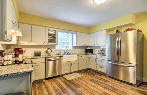 Wilmington Cabaña | Pet-Friendly Wilmington Home ~ 5 Mi to Beach!