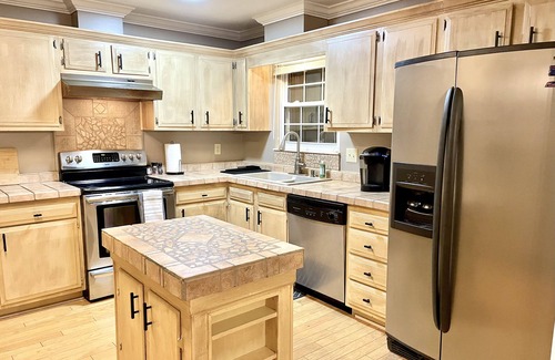 Karns Casa | Pet-Friendly with Hot Tub, Fenced Yard, 3 King Beds