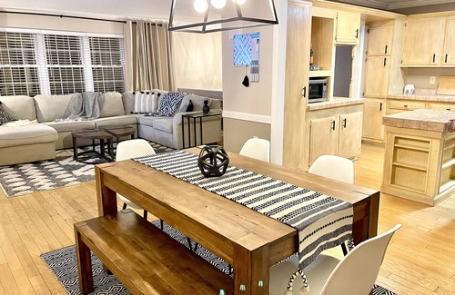 Karns Casa | Pet-Friendly with Hot Tub, Fenced Yard, 3 King Beds