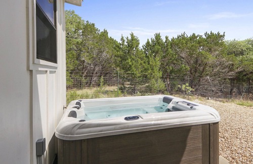 Fischer Casa | Pet Friendly with Pool and Hot Tub | Wiggle Butts Ranch #2