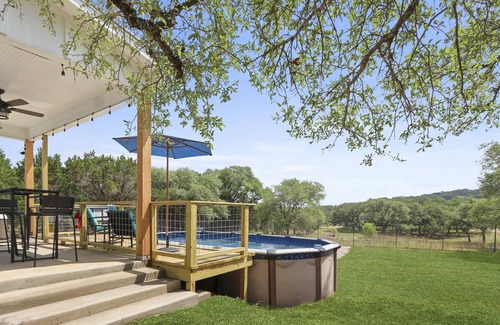 Fischer Casa | Pet Friendly with Pool and Hot Tub | Wiggle Butts Ranch #2