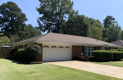 Columbus Casa | Pet Friendy 3/2 with screened in patio and privace fenced-in back yard!