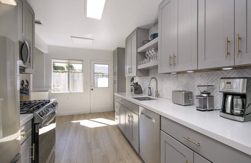 West Mesa Casa | Pet & Kid-Friendly Beach Retreat Near Town +EVC , Fire Pit , Beach & Baby Gear!