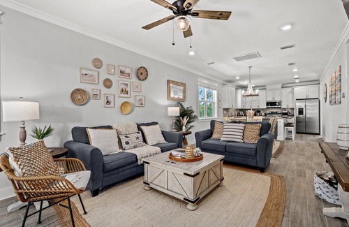 Cape San Blas Casa | Pet Paradise! Fenced Yard + Steps to Beach + Outdoor Shower + Beach Gear