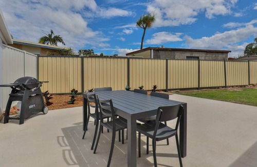 Avoca Casa | Pet & Tradie Friendly house with Bedroom Aircons