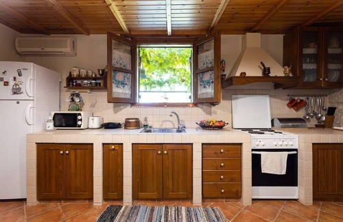 Messini Apartamento | Petalidi Stone House with garden near the beach