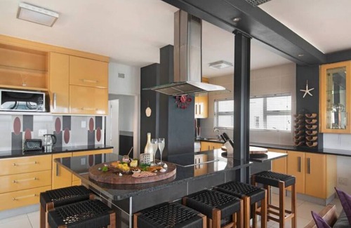 Umdloti Condominio | Petfriendly, Umdloti Beachfront Escape Inverter
