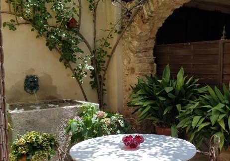 Pals Apartamento | Petit apartament amb pati al poble de Pals