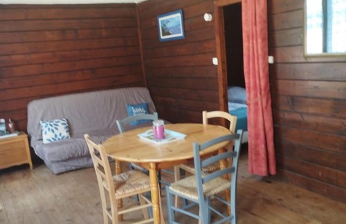 Meillac Chalet De Esquí | Petit chalet à la campagne