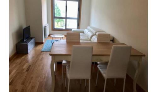Poio Apartamento | Petit con piscina