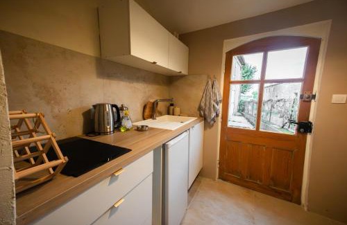 Saint-Christophe-des-Bardes Casa | Petit Chai au coeur de village