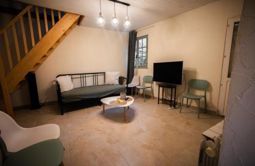 Saint-Christophe-des-Bardes Casa | Petit Chai au coeur de village