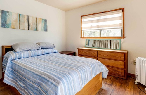 Middletown Cabina | Petite Chalet with Deck near Loch Lomond!