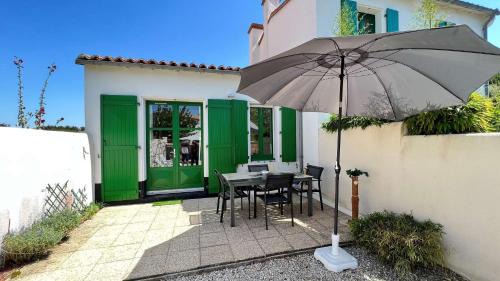 La Couarde-sur-Mer Villa | Petite location dans résidence avec piscine et terrains de tennis