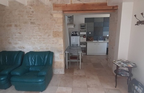 Asnieres-la-Giraud Casa | Petite Maison de Campagne Calme