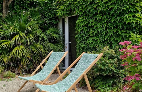 Treffiagat Casa | Petite Maison de Pêcheur à 10 m de la Plage, Avec Jardin Clos