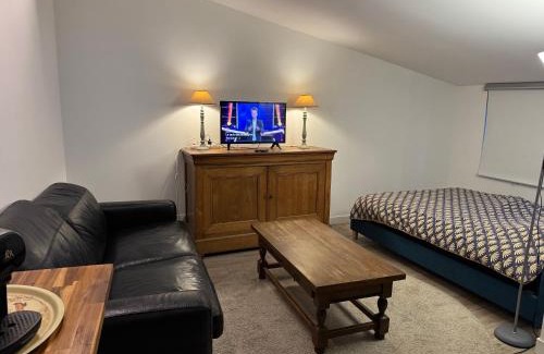 Lavacourt Apartamento | Petite maison indépendante avec parking