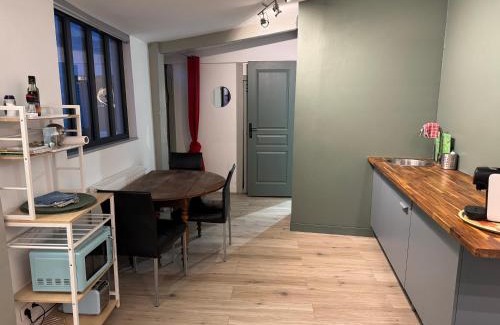 Lavacourt Apartamento | Petite maison indépendante avec parking