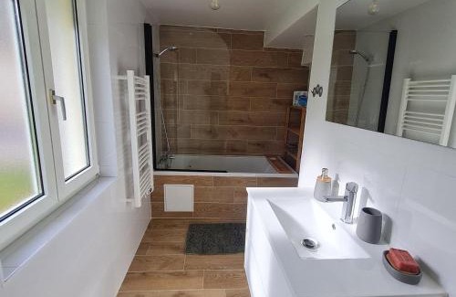 Luneville Casa | Petite maison rénovée proche centre Lunéville, jardin, barbecue, parking privatif, à 30 min de Nancy - FR-1-584-180