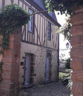 Republique Apartamento | Petite Maison Romantique au calme, Cœur Historique, vue Ville et Jardin