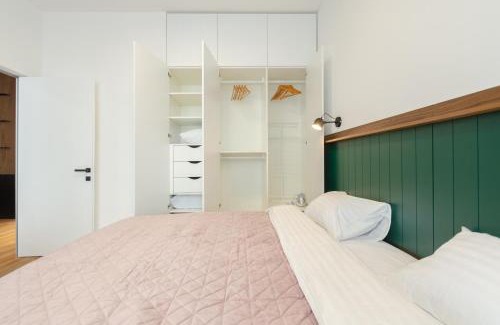Afanasivsʹkyy Yar Apartamento | Petrovdom Apartments 10-230 in RC Yaroslaviv Grad, Bulvarno Kudriavska 17