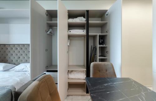 Shevchenkivs'kyi District Apartamento | Petrovdom Apartments 24-280a in RC Manhattan, Beresteiskyi 11