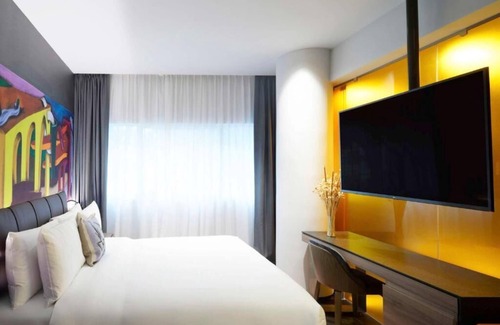 Hipodromo Hotel | Pets Allowed, Nightclub & Shuttle - Experience Zócalo & Heart of Mexico City!