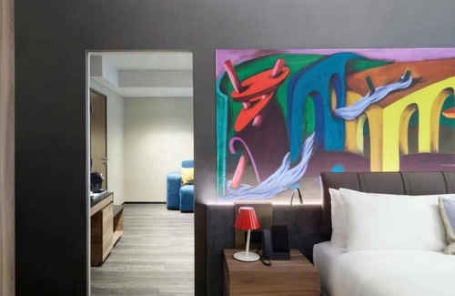 Hipodromo Hotel | Pets Allowed, Nightclub & Shuttle - Experience Zócalo & Heart of Mexico City!