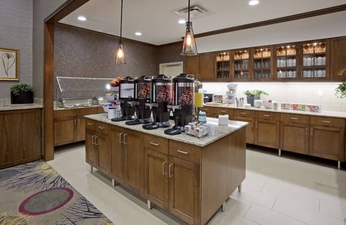 Kutzky Park Casa | Pets are Allowed Here! 4 Relaxing Units, Free Hot Breakfast!