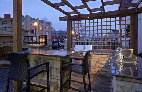 Kutzky Park Casa | Pets are Allowed Here! 4 Relaxing Units, Free Hot Breakfast!