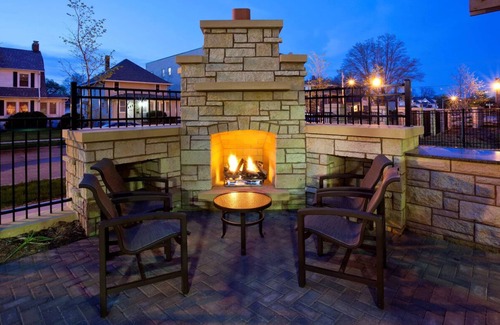 Kutzky Park Casa | Pets are Allowed Here! 4 Relaxing Units, Free Hot Breakfast!
