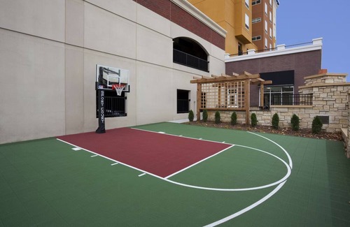 Kutzky Park Casa | Pets are Allowed Here! 4 Relaxing Units, Free Hot Breakfast!