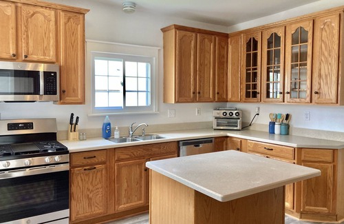 Port Clinton Casa | Pets ,Family, Fire pit , Playground Beach and more!