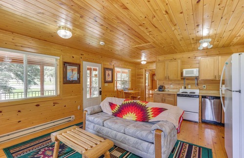 Deadwood Cabina | Pets Welcome: Cozy Cabin w/ Deck in Deadwood!