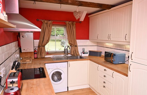 Hallington Cabaña | PETTY KNOWES COTTAGE, pet friendly, with hot tub in Otterburn