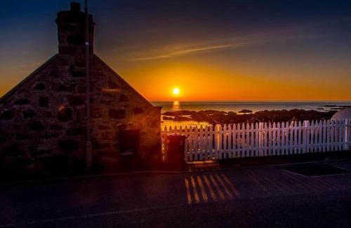 Sandhaven Casa | Pew with a View - Seafront Cottages