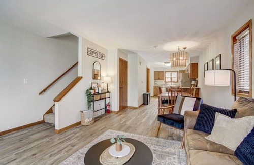 Lake Delton Condominio | Peyton's Place at Tamarack - Great Location!