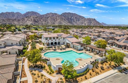 La Quinta Casa | PGA West 65 - 3 bdrm w/Loft, Sleeps 8, Pool, Gym