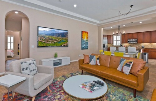 La Quinta Casa | PGA West adjacent gated 3-bedroom house in La Quinta, EV, private pool/spa!