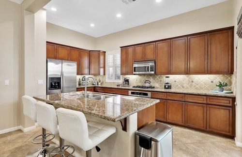 La Quinta Casa | PGA West adjacent gated 3-bedroom house in La Quinta, EV, private pool/spa!