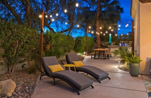 La Quinta Casa | PGA West adjacent gated 3-bedroom house in La Quinta, EV, private pool/spa!