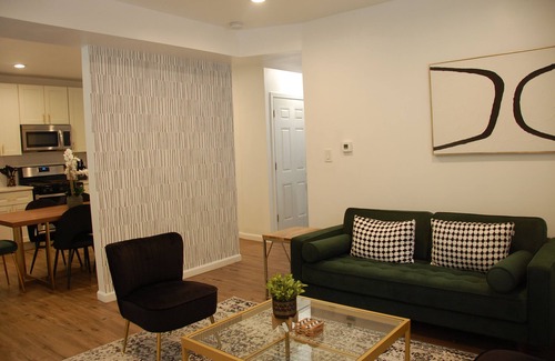 East Liberty Apartamento | PGH Delight - 4B/3B, ALL NEW w/ Free Street Parking, Perfect for family vacation