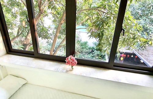 Dong Anh Casa | Phòng Giường Đôi cỡ Queen Có Ban Công Sân Hiên Ấm Cúng