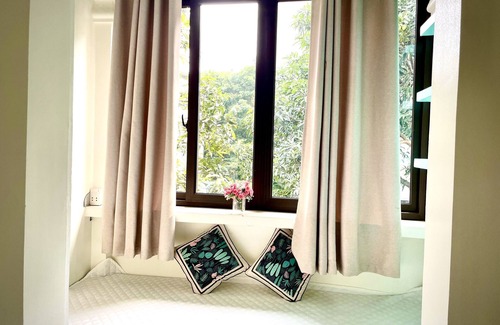 Dong Anh Casa | Phòng Giường Đôi cỡ Queen Có Ban Công Sân Hiên Ấm Cúng