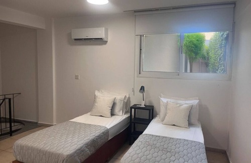 Trypiotis Apartamento | Phaedrus Living: Hoopoe Residencies 001
