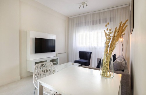 City Centre Apartamento | Phaedrus Living: Mini Art House Pollock