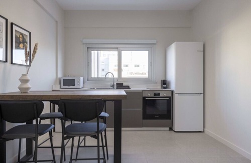 City Centre Apartamento | Phaedrus Living: Mini Art House Da Vinci